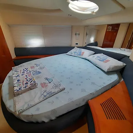 Yacht Azimut 42 - La Perla 船屋 康斯坦察