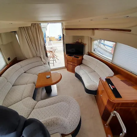 Botel Yacht Azimut 42 - La Perla Constanta