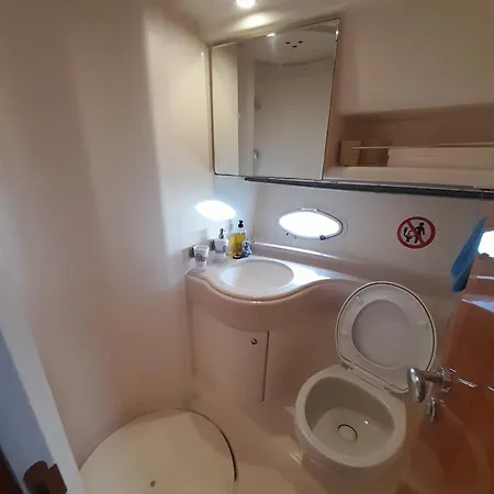 Yacht Azimut 42 - La Perla 船屋 康斯坦察